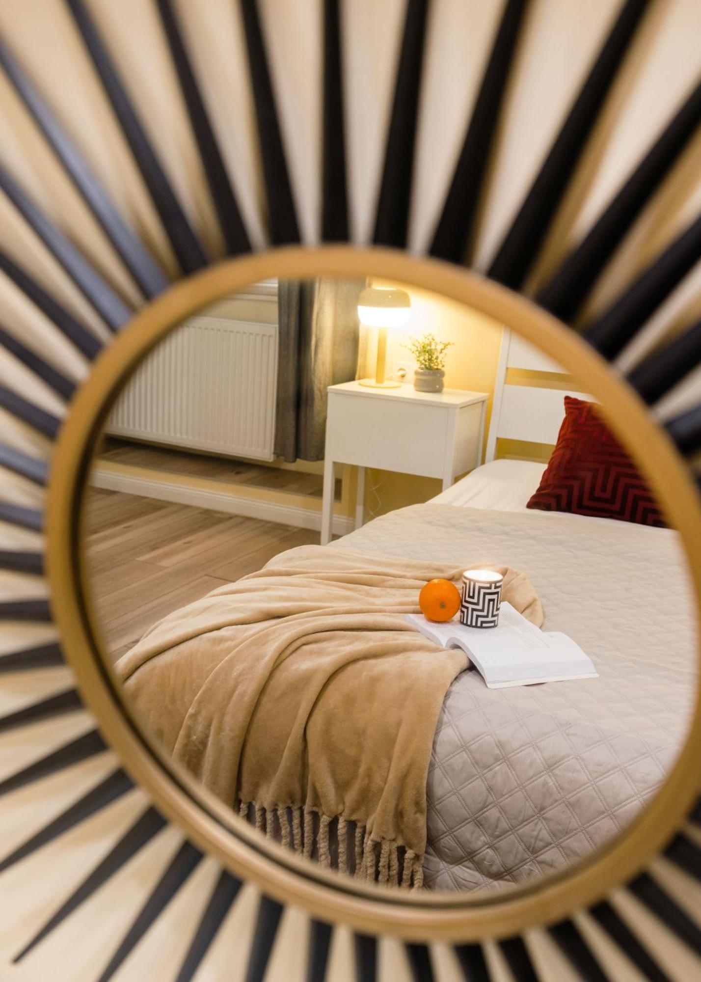 Experience City Nightlife From A Sleek Lavish Pad Apartment Будапеща Екстериор снимка